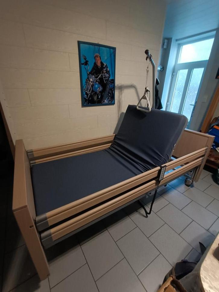 Lit médical médicalisé électrique comme à l'hôpital (NEUF), Divers, Matériel Infirmier, Enlèvement