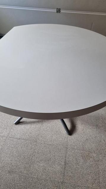 keukentafel beschikbaar voor biedingen
