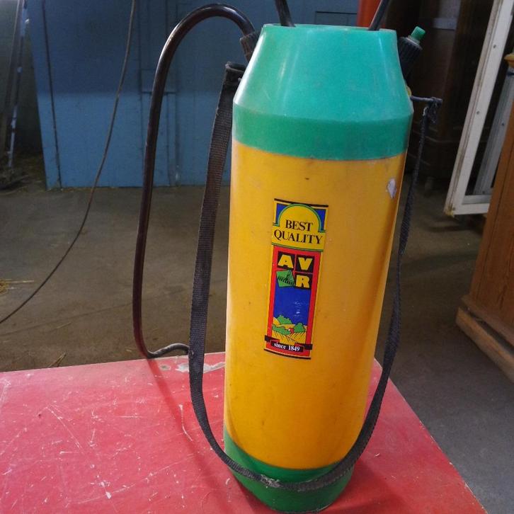 sproeier te koop barbecue VERKOCHT, Tuin en Terras, Houtskoolbarbecues, Zo goed als nieuw, Ophalen