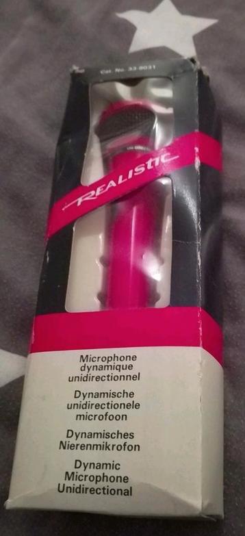 Vintage Realistic microfoon  beschikbaar voor biedingen