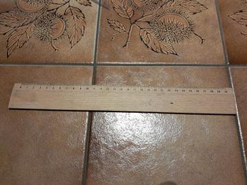 Règle en bois de 30cm beschikbaar voor biedingen