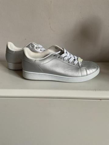 Sneakers , nieuw, maat 37 beschikbaar voor biedingen
