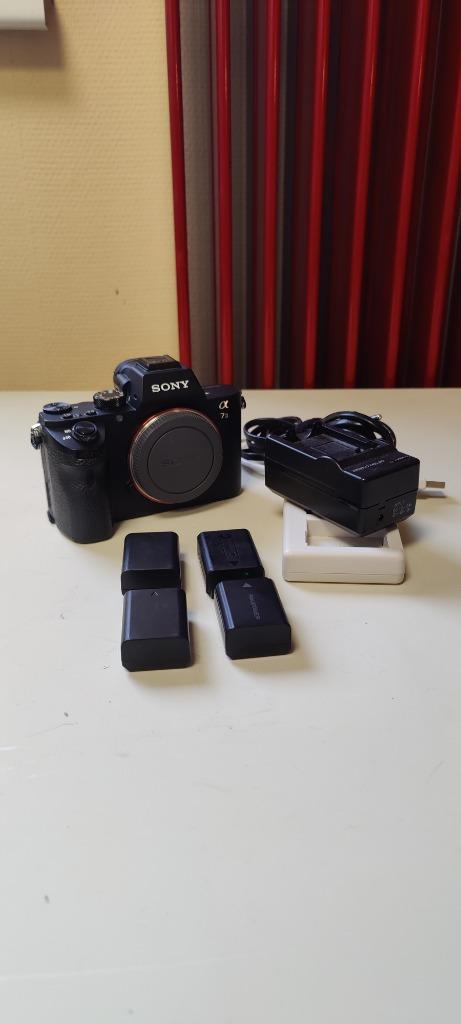 Sony Alpha 7 II (boîtier uniquement) + 4 batteries + 2 charg, TV, Hi-fi & Vidéo, Appareils photo numériques, Utilisé, Sony, Enlèvement