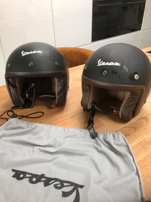 2 Vespa helmen + 2 Vespa labels, Motos, Vêtements | Casques de moto, Autres types, Autres marques, Seconde main, Enlèvement