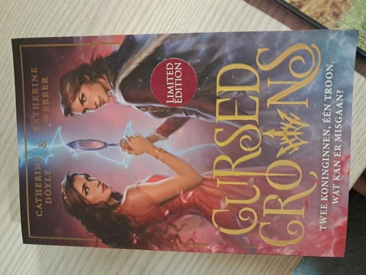 Catherine Doyle - Cursed Crowns, Livres, Fantastique, Comme neuf, Enlèvement ou Envoi