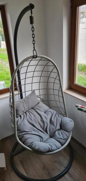 Fauteuil met hangei  beschikbaar voor biedingen