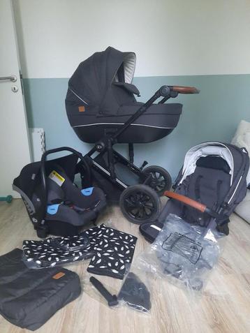 Mooie kinderwagen 3 in 1 beschikbaar voor biedingen