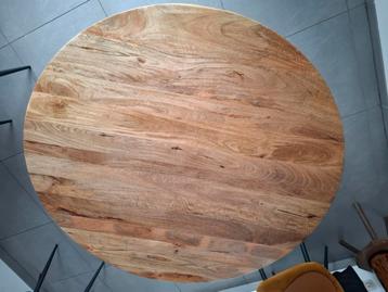 Ronde eettafel beschikbaar voor biedingen