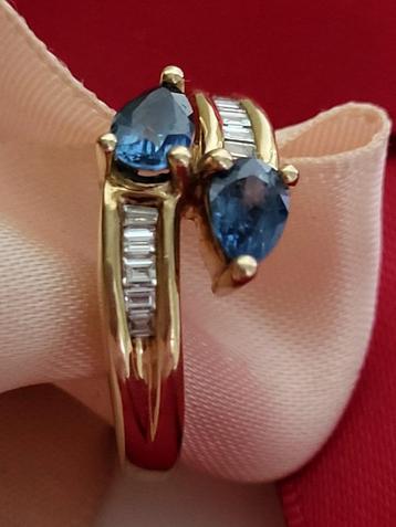 18 KARAAT GEELGOUDEN RING MET SAFFIEREN EN DIAMANTEN beschikbaar voor biedingen
