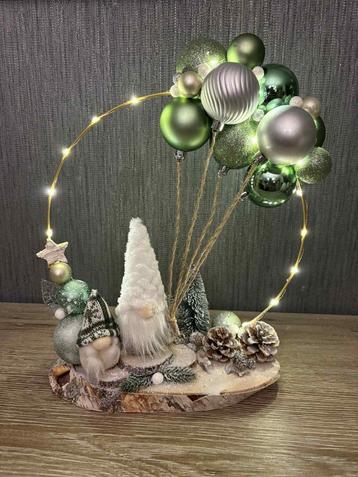 Kerststukje met Gnoompjes Groen beschikbaar voor biedingen
