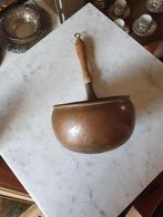 Antieke koperen pollepel met houten handvat, Ophalen