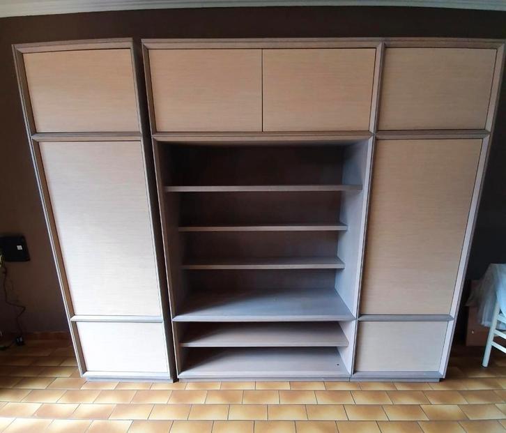 Grote wandkast / opbergkast – 2,45 m breed – als nieuw, Huis en Inrichting, Kasten | Roldeurkasten en Archiefkasten, Zo goed als nieuw