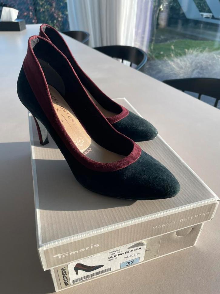 Escarpins en daim Tamaris 37 marine/bordeaux NEW, Vêtements | Femmes, Chaussures, Comme neuf, Escarpins, Enlèvement ou Envoi