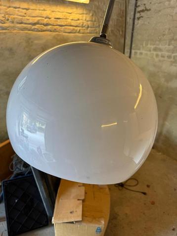 Arc vloerlamp beschikbaar voor biedingen