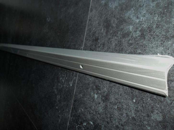 Trapneuzen-6 stuks-110x2.5x5cm nieuw-prijs per stuk, Doe-het-zelf en Bouw, Plinten en Afwerking, Nieuw, Ophalen of Verzenden