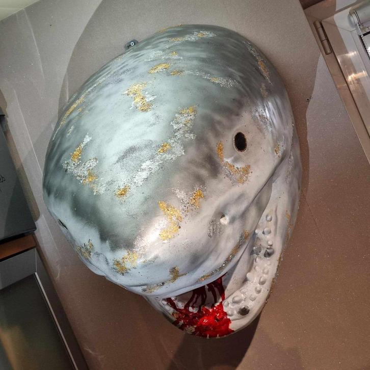 Polyester haaienkop UNIEK MODEL, goud zilver 80 cm, Verzamelen, Merken en Reclamevoorwerpen, Nieuw, Overige typen, Ophalen