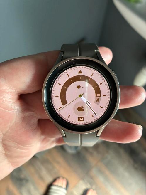 Samsung Galaxy Watch 5 pro 45mm, zeer mooi, weinig gebruikt, Handtassen en Accessoires, Smartwatches, Zo goed als nieuw, Ophalen of Verzenden