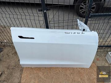 Tesla 3 Lift 23- Rechter voordeur beschikbaar voor biedingen