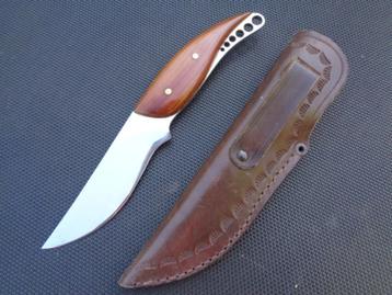 Outdoor , kampeer mes , met lederen schede , ongebruikt beschikbaar voor biedingen