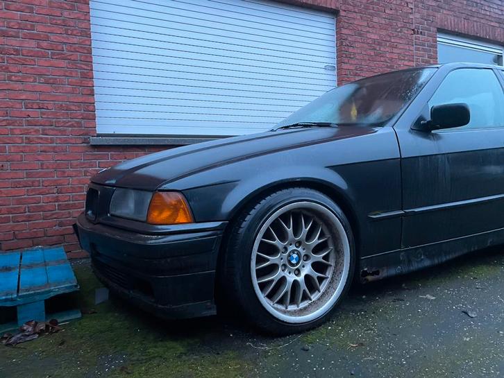 Bmw 318i 1994 sedan, Autos, BMW, Particulier, Série 3, Essence, 4 portes, Boîte manuelle, Noir, Cuir, Propulsion arrière, Enlèvement