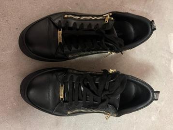 Zwarte sneakers 