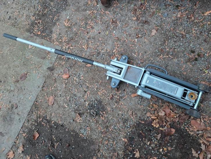 NORAUTO N25 2,5t hydraulische rolkrik, Auto diversen, Krikken, Zo goed als nieuw, Ophalen