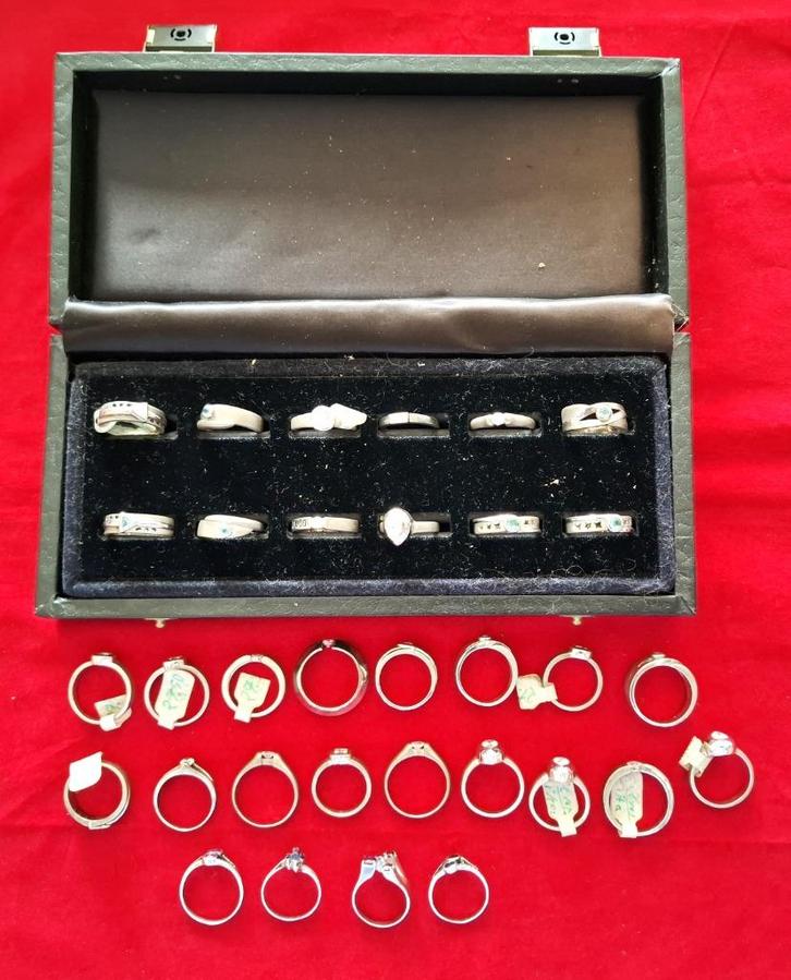 33 STUKS ZILVEREN RINGEN 925, Handtassen en Accessoires, Ringen, Nieuw, Dame, Zilver, Zilver, Met strass, Ophalen of Verzenden