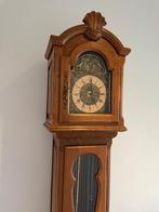 Ancienne horloge en chêne, Enlèvement