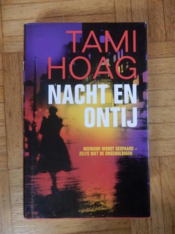 Nacht en ontij - Tami Hoag beschikbaar voor biedingen
