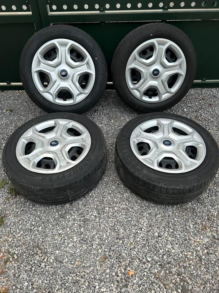 Ford kuga focus galaxy zomerwielen banden velgen wieldoppen, Auto diversen, Wieldoppen, Zo goed als nieuw, Ophalen