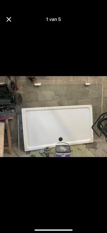 Complete inloopdouche (wand + bak + sifon) in goede staat beschikbaar voor biedingen