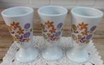 3 Franse wit porseleinen bekers met retro bloemen, Tradition, Antiek en Kunst, Ophalen of Verzenden