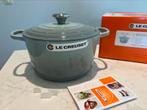 NIEUWE Le Creuset hoge braadpan 24 cm Sea Salt, Huis en Inrichting, Gietijzer, Nieuw, Ophalen of Verzenden, Keramische plaat