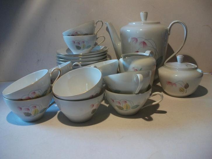 Mooi koffieservies Kahla 10 Kopjes melk suiker en koffiekan, Antiek en Kunst, Antiek | Servies compleet, Ophalen