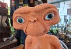 Figurine de 90cm.de E.T. l extraterestre.