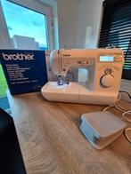 Brother Innov-'is 15 naaimachine en groot werkblad, Hobby & Loisirs créatifs, Machines à coudre & Accessoires, Comme neuf, Machine à coudre