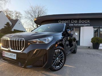BMW X1 AS/M SPORT/PANO/HARMAN KARDON/CAMERA (bj 2023) beschikbaar voor biedingen
