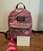 Cheshire rugzakje, Ophalen