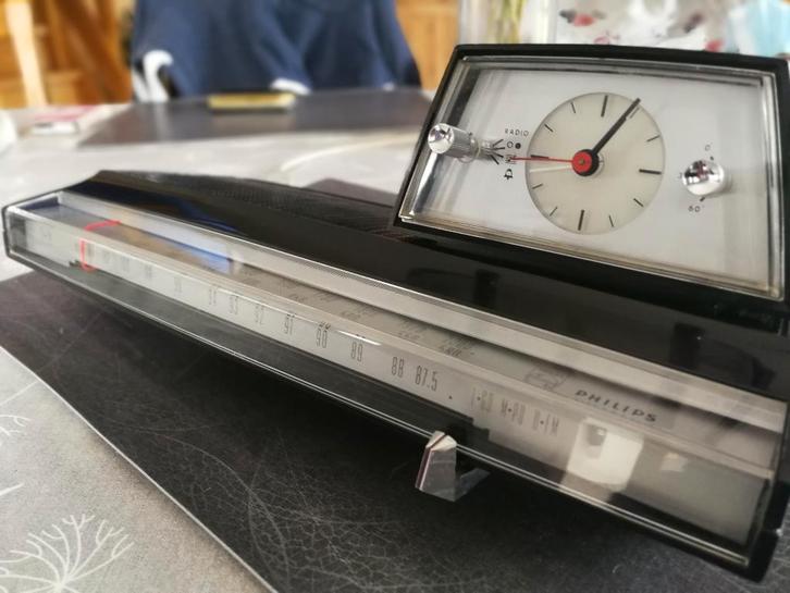 Philips aanaloge klokradio space ace 22RS274 uit 1967, Antiquités & Art, Antiquités | TV & Hi-Fi, Enlèvement ou Envoi