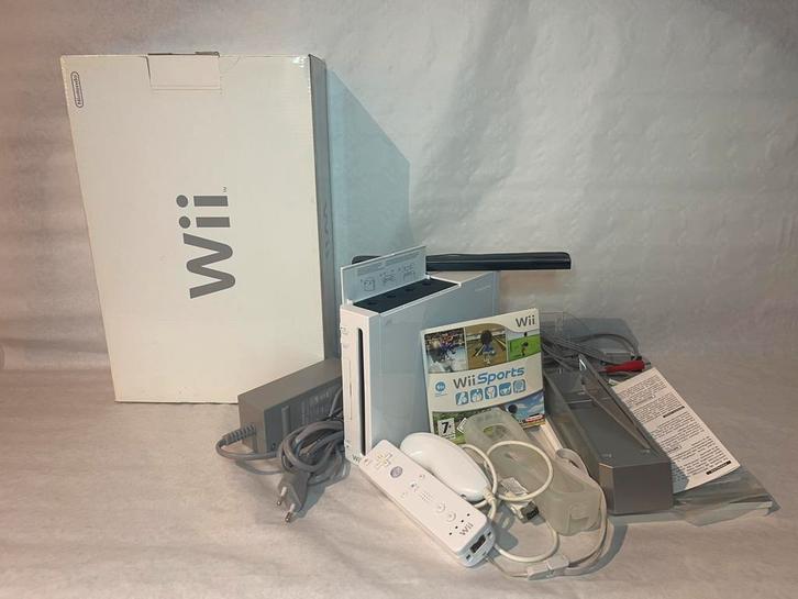Wii Sports Bundle, Games en Spelcomputers, Spelcomputers | Nintendo Wii, Zo goed als nieuw, Met 1 controller, Met games, Ophalen of Verzenden