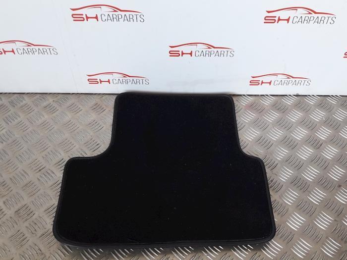 Tapis siège d'un Mercedes B-Klasse, Autos : Pièces & Accessoires, Habitacle & Garnissage, Mercedes-Benz, Utilisé, 3 mois de garantie