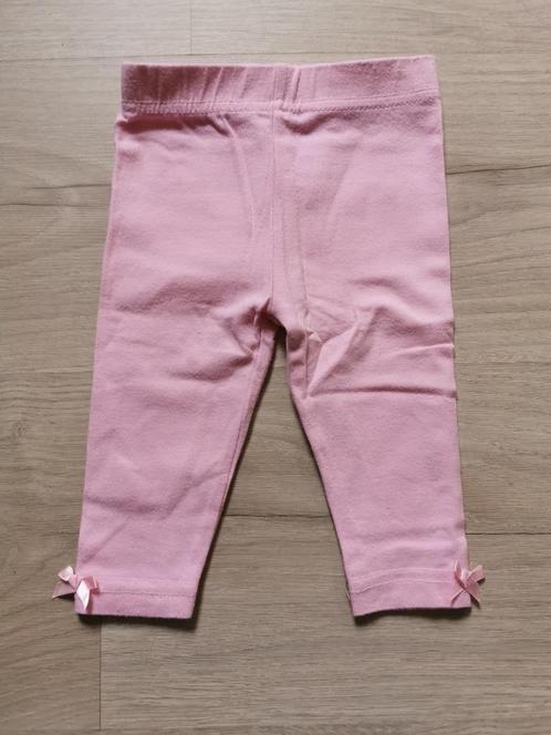 Lichtroze legging - maat 62, Kinderen en Baby's, Babykleding | Maat 62, Gebruikt, Meisje, Broekje, Ophalen of Verzenden