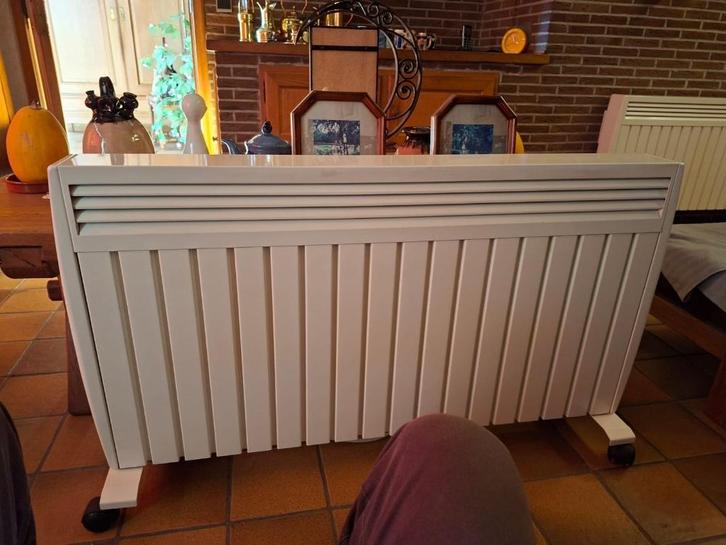 Aterno FM 2000 inertie-radiator, Doe-het-zelf en Bouw, Verwarming en Radiatoren, Gebruikt, Radiator, 800 watt of meer, Ophalen