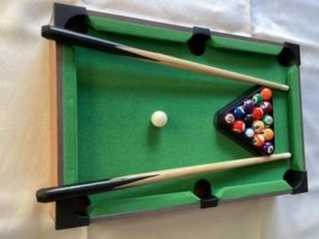Kinderspeelgoed pooltafel beschikbaar voor biedingen