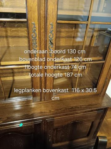 donker houten vitrinekast  beschikbaar voor biedingen