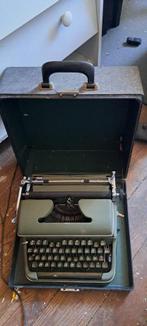 une machine à écrire  ancienne, Divers, Machines à écrire, Enlèvement, Utilisé