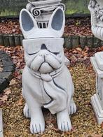 Grote betonnen bulldog beeld, Enlèvement