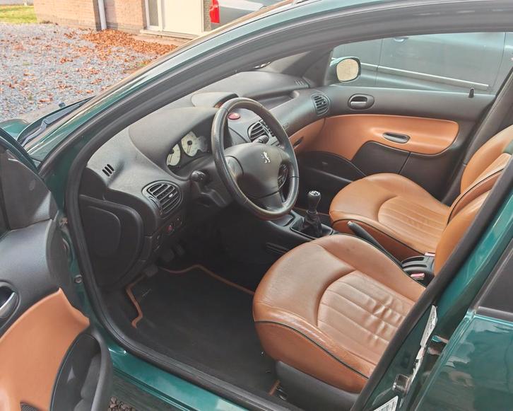 Peugeot 206 - 1.4benz - Leder / Airco - 100 000km, Auto's, Peugeot, Particulier, ABS, Airbags, Airconditioning, Boordcomputer