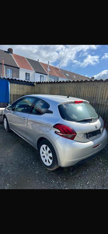 Peugeot 208 2017 120*** km, Autos, Argent ou Gris, Achat, Entreprise, Boîte manuelle