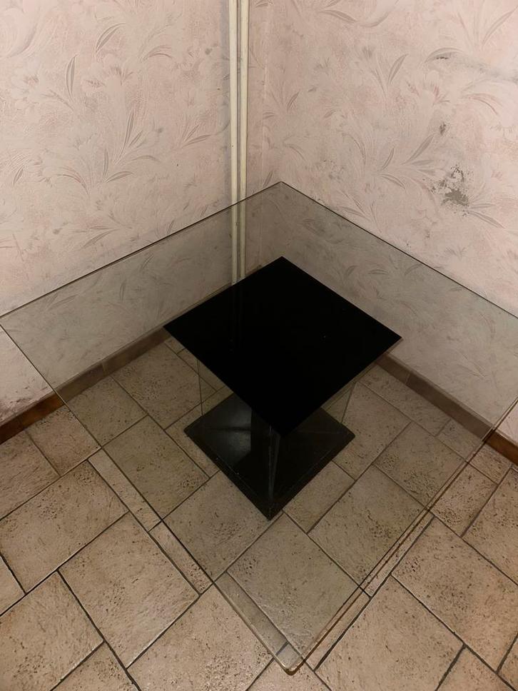 Table en vert, Maison & Meubles, Tables | Tables d'appoint, Comme neuf, Rectangulaire, 45 à 60 cm, 55 à 75 cm, Verre, Enlèvement